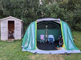 The ensuite toilet and wash basin next to the tent.