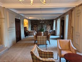 The manor house front lounge