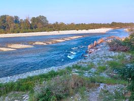 Rzeka ticino przy campingu