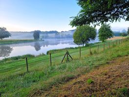 Der see am frühen morgen