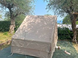 Piazzola molto piccola devi avere una tenda adatta .