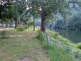 Quiet riverside location