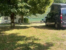 Lake views from pitch, choice of shaded pitches