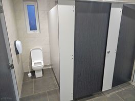 Well maintained and clean toilets and ahowers