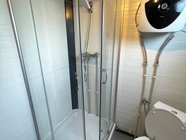 Lovely shower and toilet