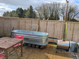 Wood fired hot tub, easily big enough for 2 large adults 🤭 be aware it takes at least 4.5hr to heat