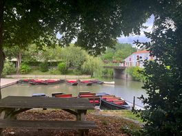 Riverside bar and cafe