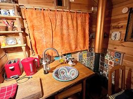 Bluebell shepherd's hut