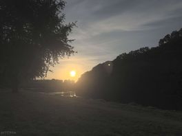 Sonnenuntergang, abend direkt am gluss