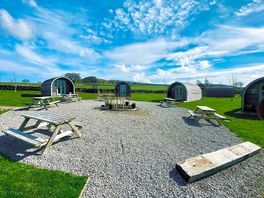 Little circle of huts