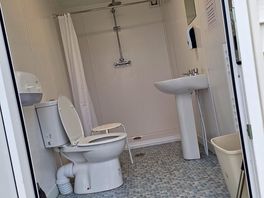 Decent size shower block, clean facilities