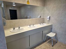 Ladies toilet/shower