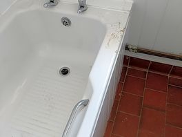 Bath had dirty foot prints