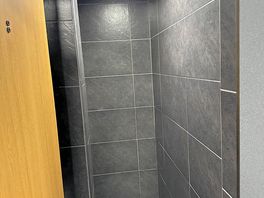 Really narrow shower block