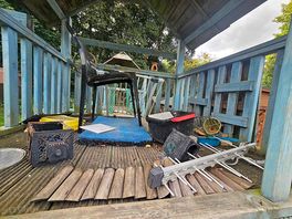 This is what they have left on the climbing frame of the park