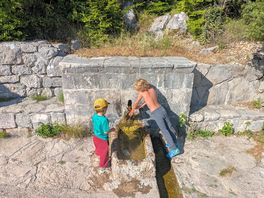 Short hike to a natural spring. great hiking/walking in the area