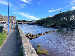 River walk into wick