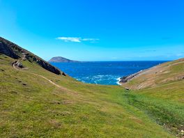 5 minutes walk from the campsite to the coast