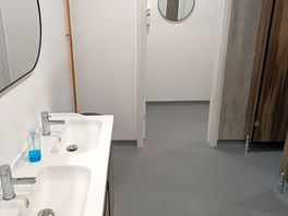 Toilets/shower