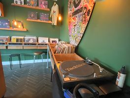Saunton rd studio coffee shop. heaven and only 15 mins walk.