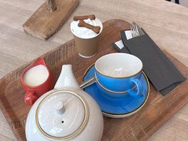 Tea in the cafe