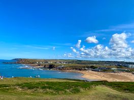 Bude beach, 50 min walk along a coastal path