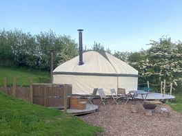 Skylark outside view