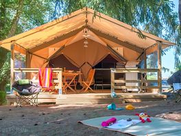 Eco Lodge, for camping plus comfort. covered terrace with outdoor furniture and parking.