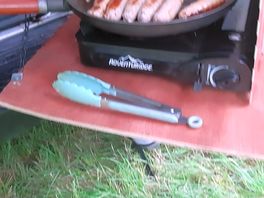 Cooking sausages
