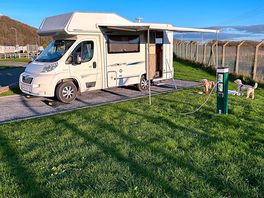 Parking for 10vans,clean and close to town and beach but no toilet facilities