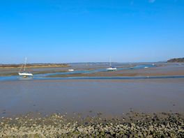 A short walk to the stour shore