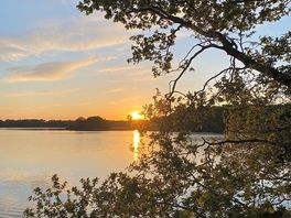 Couché soleil sur le lac