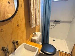 Toilet / shower at meadows