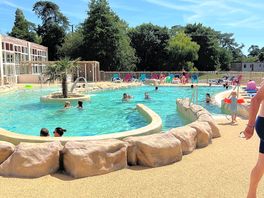 Lovely outside pool and there is a splash pool for little people.