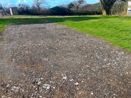 Hardstanding medium pitch