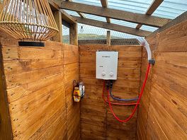 Lovely clean and warm shower