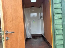 Shower cubicle.