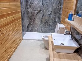 Toilet/showers