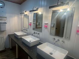 Toilet/shower block