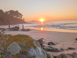 The beach is a two minute walk. perfect for the sunset