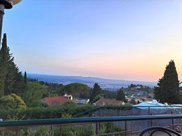 Wunderschöne abenddämmerung mit blick auf fiesole und florenz