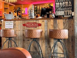 Friendly and comfortable bar/restaurant