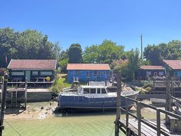 Nearby walk/cycle along the river