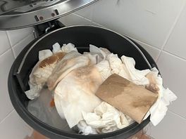 Stinking bin in ladies shower/toilet