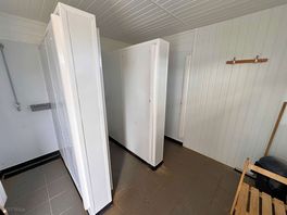 Men's shower unit.