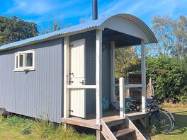 Foxglove shepherds hut
