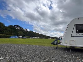 Good flat serviced pitch