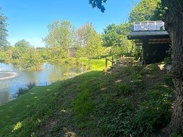 Sam’s bar and lake