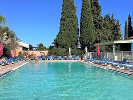 Pool at the campsite, always lots of room !