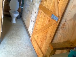 2toilets